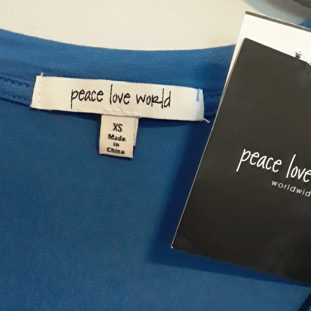 NWT Peace Love World Boxy V-Neck T-Shirt Top, Blue, Size XS - Picture 3 of 7